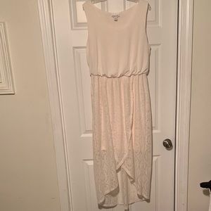 White sleeveless dress